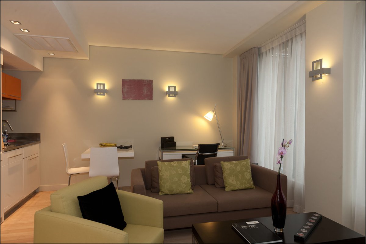 B-aparthotel Grand Place,